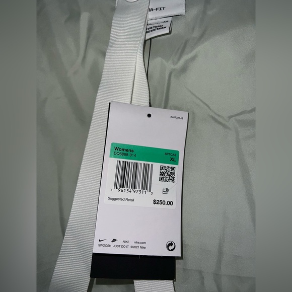 -BRAND NEW WITH TAGS- NIKE Woman’s XL Silver Metallic Puffer Jacket - Picture 6 of 15